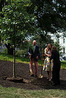 Mrs. Trump Plants Oak with Presidential Descendants