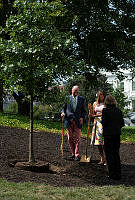 Mrs. Trump Plants Oak with Presidential Descendants