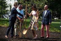 Mrs. Trump Plants Oak with Presidential Descendants