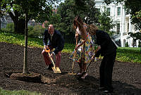 Mrs. Trump Plants Oak with Presidential Descendants