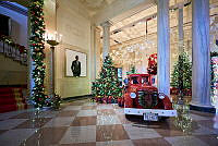 2024 Entrance Hall Holiday Decorations, Biden Administration