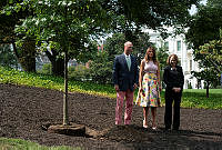 Mrs. Trump Plants Oak with Presidential Descendants