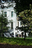 Mrs. Trump Plants Oak with Presidential Descendants