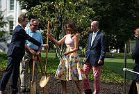 Mrs. Trump Plants Oak with Presidential Descendants