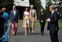 Mrs. Trump Plants Oak with Presidential Descendants