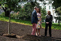 Mrs. Trump Plants Oak with Presidential Descendants