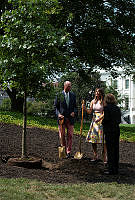 Mrs. Trump Plants Oak with Presidential Descendants