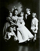 Roosevelt Children Pose with Pets