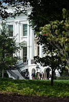 Mrs. Trump Plants Oak with Presidential Descendants