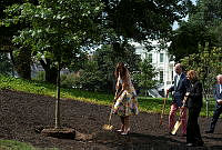 Mrs. Trump Plants Oak with Presidential Descendants