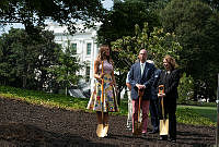 Mrs. Trump Plants Oak with Presidential Descendants